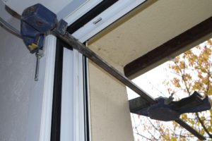 Maintien de la baie vitrée