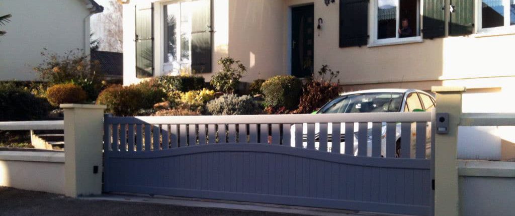 portail gris électrique