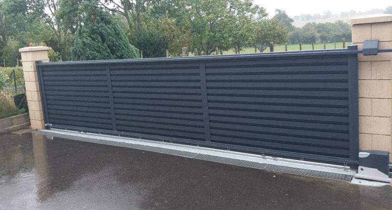 pose portail coulissant alu kostum