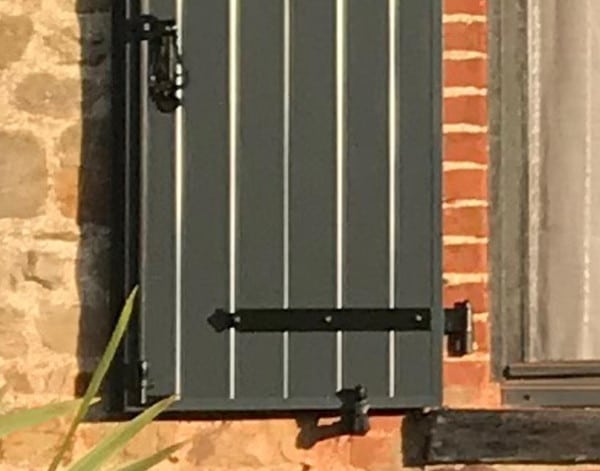 volets battants alu gonds