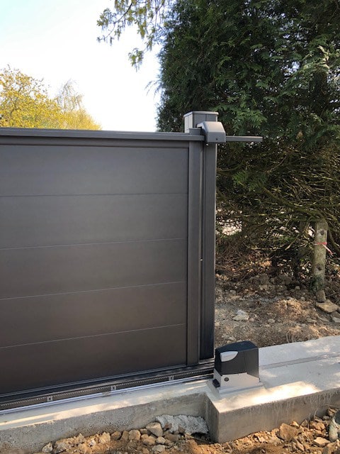 bain-bretagne motorisation portail alu kostum