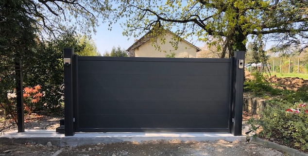 bain-bretagne portail alu motorise