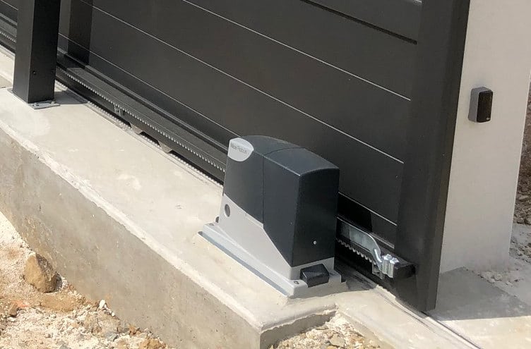 tinteniac-motorisation portail coulissant kostum