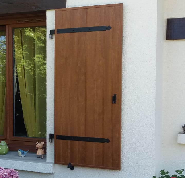 bruz volet imitation bois